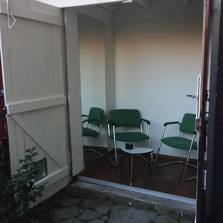 Door De Poort דירה