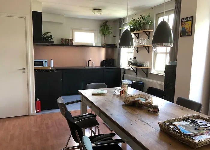 Door De Poort * Tilburg